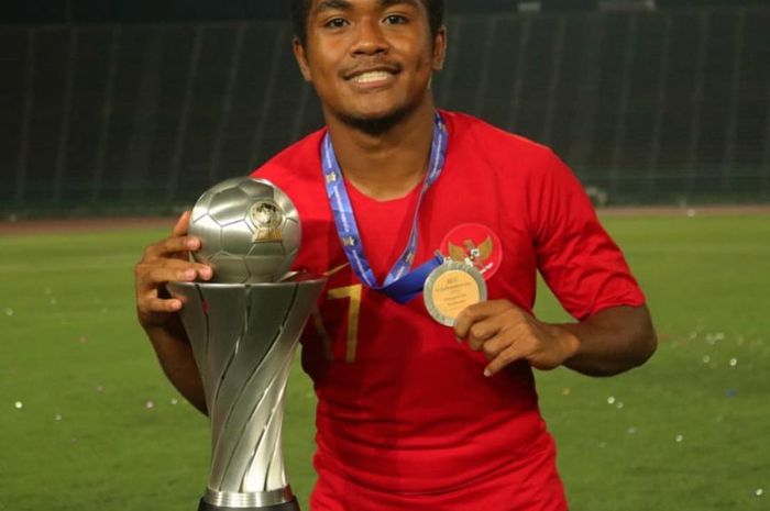 Pemain Persib Bandung, Billy Keraf, sukses mengantarkan timnas U-22 Indonesia juara Piala AFF U-22 2019.