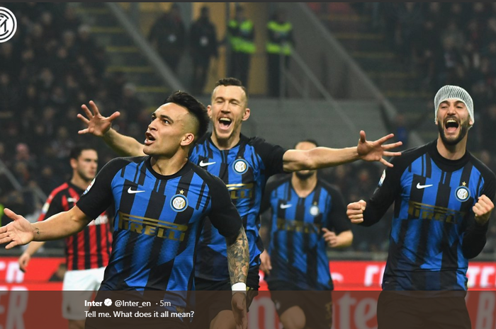 Striker Inter Milan, Lautaro Martinez, merayakan gol ke gawang AC Milan dalam laga derby della Madonnina pada pekan ke-28 Liga Italia, Minggu (17/3/2019) di San Siro.