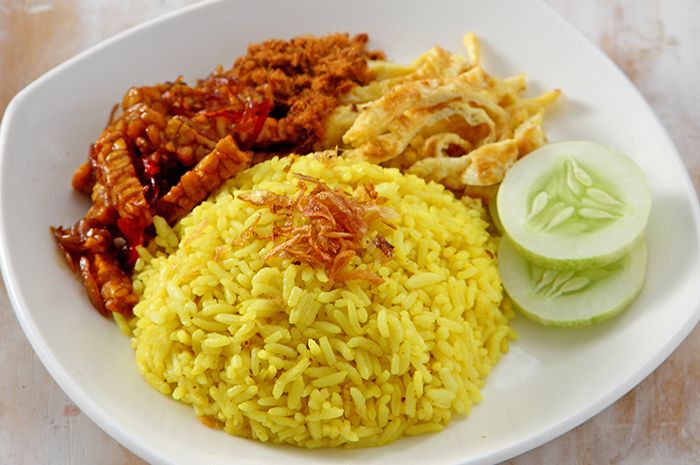 Resep Nasi Kuning Komplit Untuk Makan Siang Lezat Yang Pasti