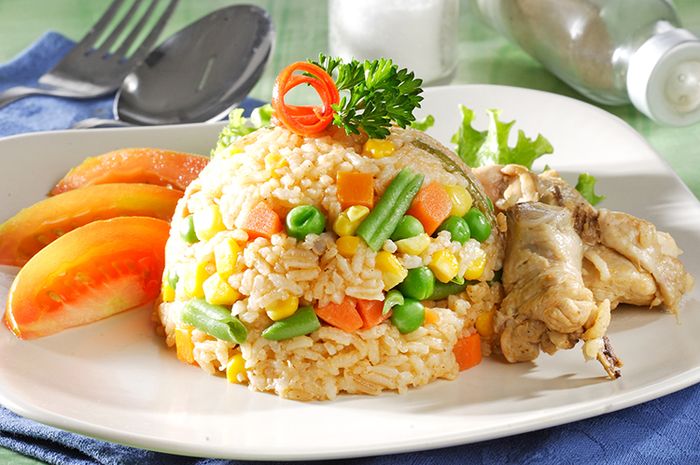 Resep Nasi Gurih Tomat Yang Enak Ini, Hanya Butuh Waktu 45 Menit Saja Membuatnya, Lo!