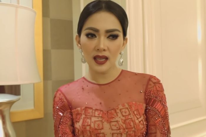 Begini Perlakuan Mengejutkan Syahrini Saat Krunya Sedang Makan, Warganet: 'Pantas Reino Pengen Cepat Nikah!'