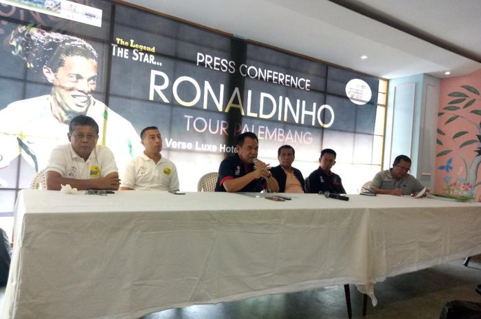 Acara konferensi pers Ronaldinho Tour di Jakarta pada Rabu (20/3/2019)