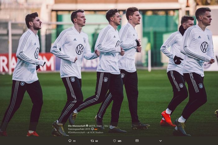 Anggota timnas Jerman sedang melakoni sesi latihan di AOK Stadion, Wolfsburg.