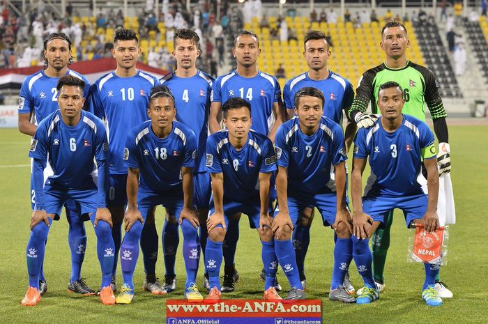 Pemain Persija, Rohit Chan (belakang paling kiri) bersama para pemain timnas Nepal. 