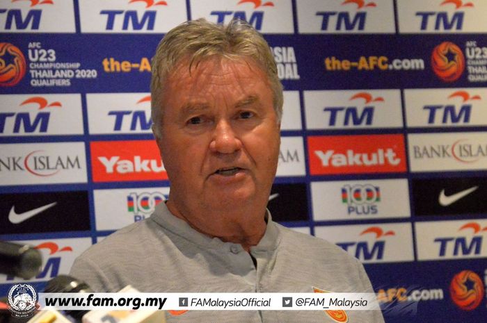 Pelatih timnas U-23 China, Guus Hiddink.