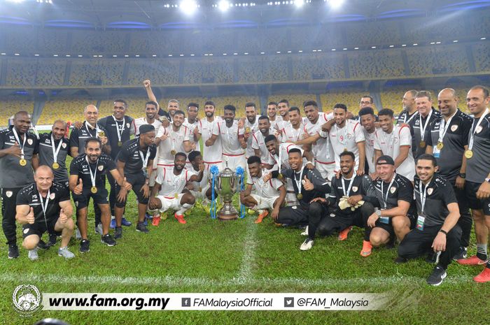 Suka cita para pemain, pelatih, dan ofisial timnas Oman seusai menang atas timnas Singapura pada final Airmarine Cup 2019 di Stadion Nasional Bukit Jalil, Kuala Lumpur, Malaysia, 23 Maret 2019.