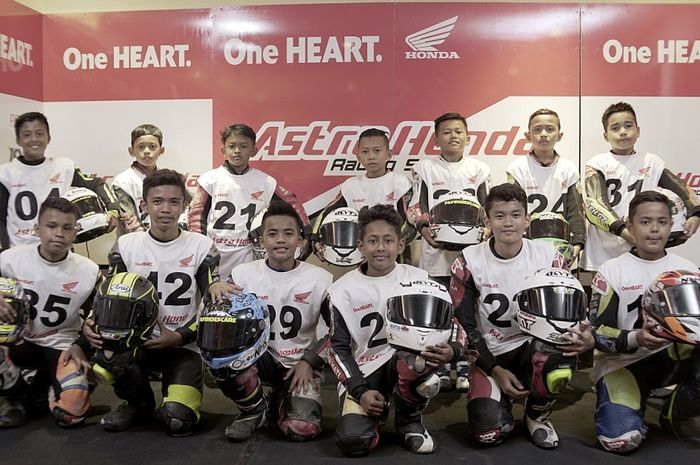 Para calon siswa Astra Honda Racing School menjalani seleksi