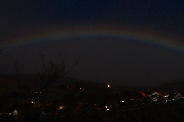 Fenomena Moonbow Terlihat di Langit Inggris, di Mana Saja Kita Bisa