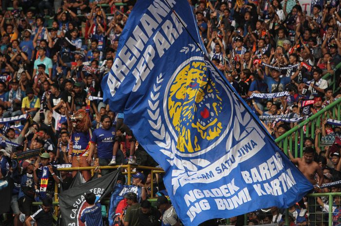 Suporter Arema FC, Aremania, hadir ke Stadion Patriot, Bekasi, Jawa Barat, Sabtu (30/3/2019)