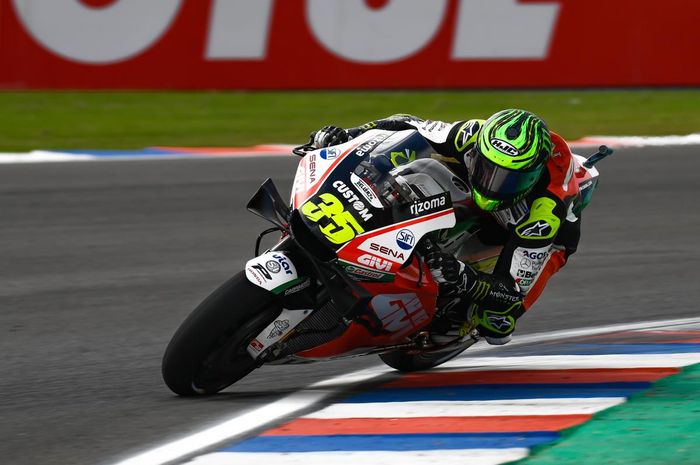 Pembalap tim LCR Honda, Cal Crutchlow, saat melaju pada FP2 MotoGP Argentina 2019.