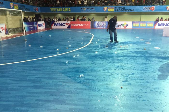 Suasana Lapangan GOR UNY pasca laga  Final Pro Futsal League 2019.