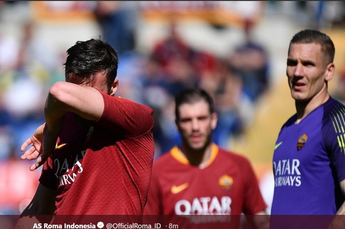 Kiper AS Roma, Robin Olsen (kanan), kembali tampil tidak meyakinkan saat klubnya takluk 1-4 dari Napoli pada pekan ke-29 Liga Italia, Minggu (31/3/2019).