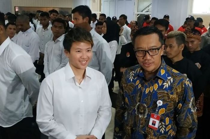 Menpora, Imam Nahrawi saat bersama mantan pemain bulu tangkis nasional Liliyana Natsir (kiri).