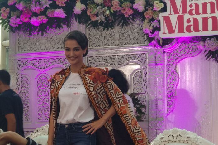 Atiqah Hasiholan