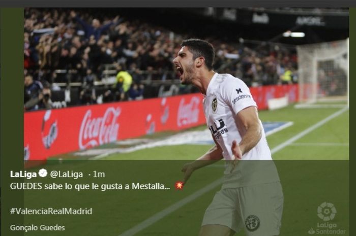 Pemain Valencia, Goncalo Guedes, melakukan selebrasi seusai mencetak gol ke gawang Real Madrid dalam partai Liga Spanyol di Stadion Mestalla, Rabu (3/4/2019).