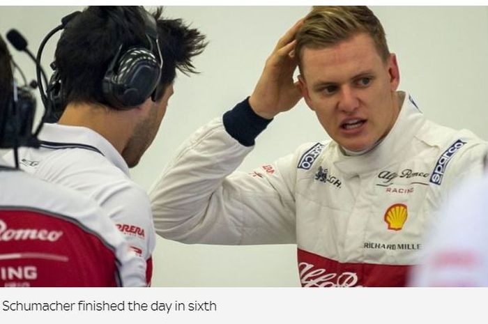 Pembalap muda asal Jerman, Mick Schumacher, bereaksi seusai melakukan test Formula 1 di Bahrain pada Rabu (3/4/2019). 