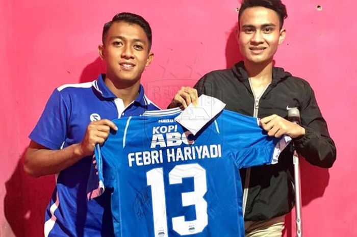 Bintang Persib Bandung, Febri Hariyadi (kiri).