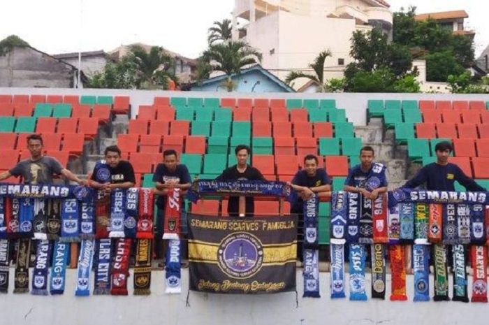 Komunitas Scarves Famiglia.