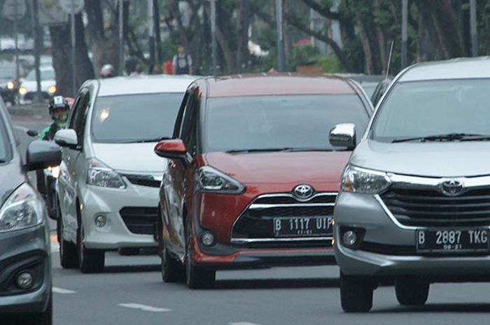 Stiker Khusus Dari Dishub Jakarta Mobil Bisa Bebas Melintas Saat