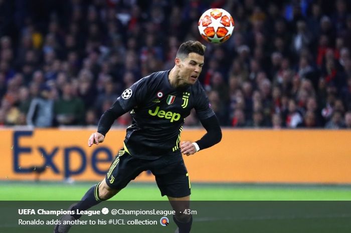 Cristiano Ronaldo menyundul bola, menyambut umpan silang dari Joao Cancelo di pertandingan leg pertama perempat final Liga Champions melawan Ajax Amsterdam, Rabu (10/4/2019)