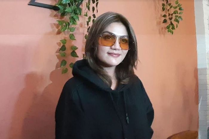 Hilda Vitria di Kawasan Condet, Jakarta Timur, Minggu (14/4/2019).