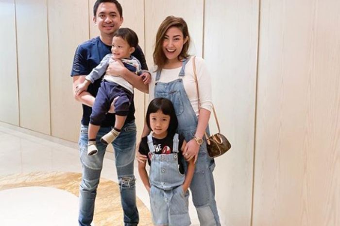 Bukan Hanya Jadi Manja Saat Hamil Anak Ketiga, Ayu Dewi Curhat Mukanya Bengkak Saat Makan dengan Suami