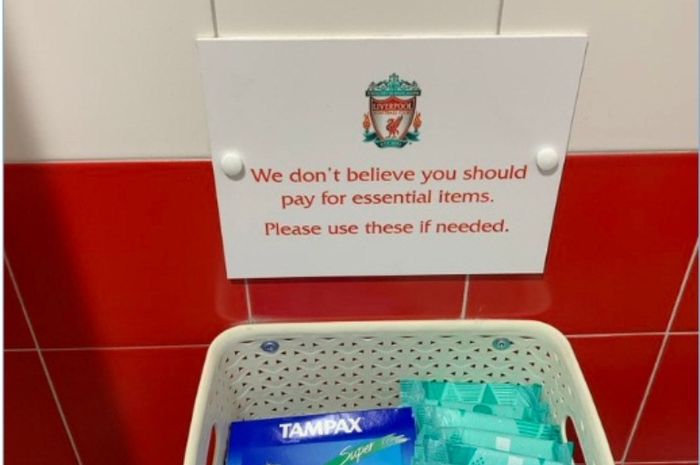 Pembalut gratis di toilet Anfield, jandang Liverpool.