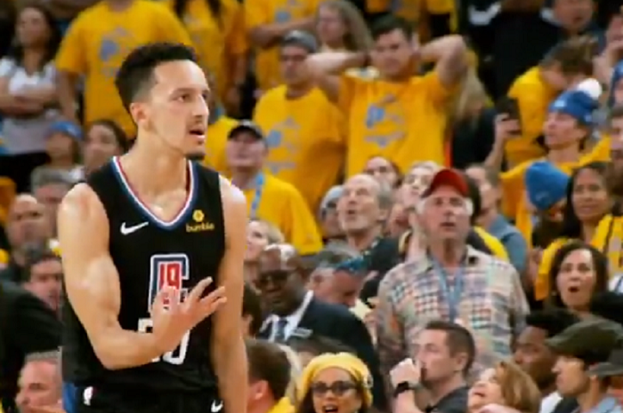 Pebasket LA Clippers, Landry Shamet, seusai berhasil melakukan tembakan tiga poin pada gim kedua babak pertama Playoff NBA 2019, di Oracle Arena, Senin (15/4/2019).