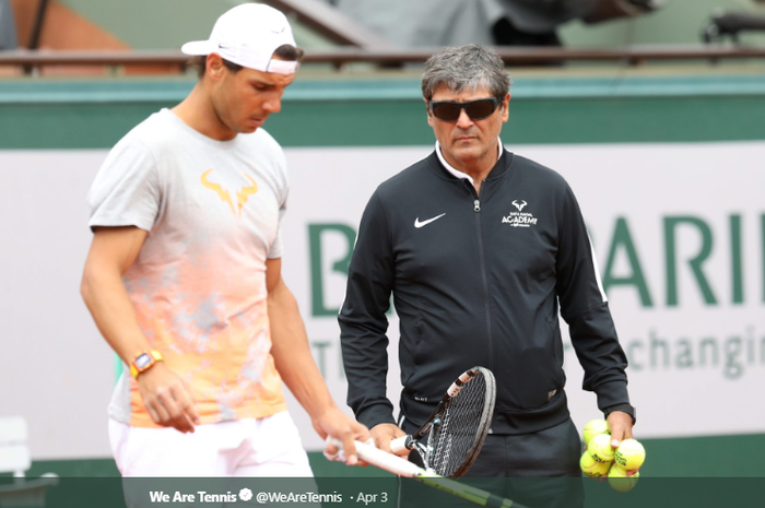 Rafael Nadal (kiri) bersama mantan pelatihnya sekaligus pamannya, Toni Nadal.