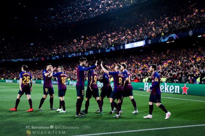 Megabintang Barcelona, Lionel Messi (kanan), merayakan gol yang dicetak ke gawang Manchester United dalam laga leg kedua perempat final Liga Champions di Stadion Camp Nou, Selasa (16/4/2019).