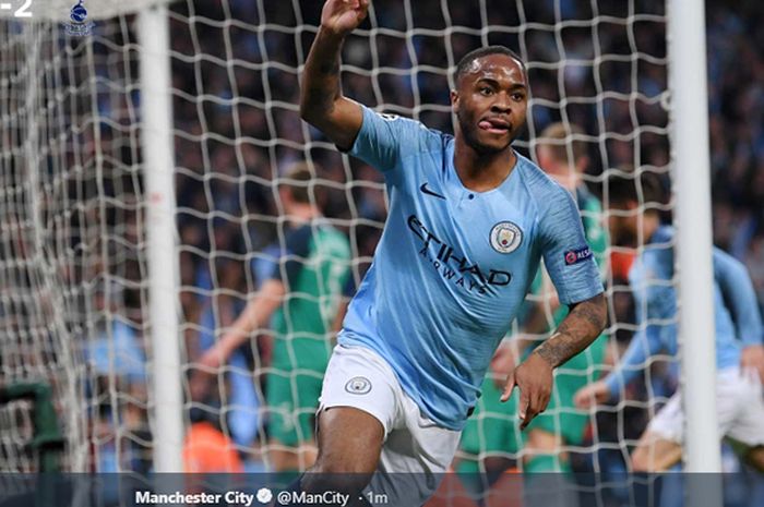 Winger Manchester City, Raheem Sterling, merayakan gol yang dicetaknya ke gawang Tottenham Hotspur pada laga leg kedua babak perempat final Liga Champions di Stadion Etihad, 17 April 2019.