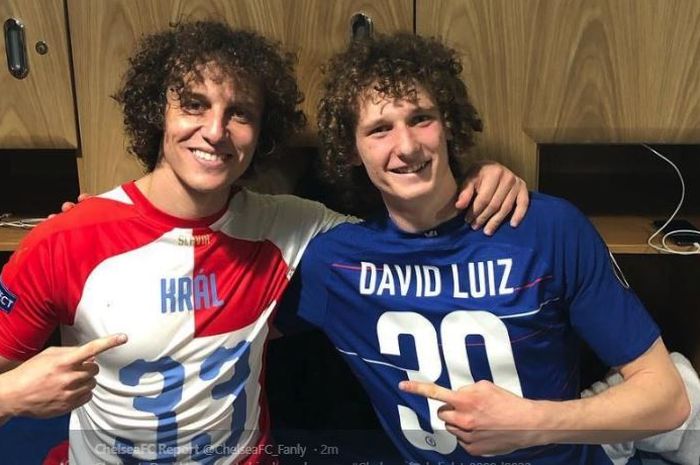 Partai leg kedua semifinal Liga Europa antara Chelsea dan Slavia Praha jadi momentum pertemuan David Luiz (kiri) dengan 'kembarannya', Alex Kral.