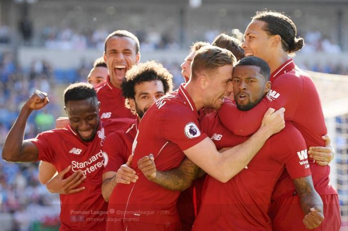Para pemain Liverpool merayakan gol Georginio Wijnaldum dalam laga pekan ke-35 Liga Inggris kontra Cardiff City di Cardiff City Stadium, 21 April 2019.