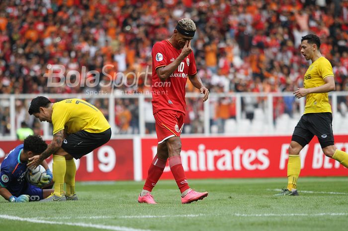 Pemain Persija Jakarta, Bruno Matos gagal menjebol gawang Ceres Negros pada laga penyisihan Grup G AFC CUP di Stadion Utama Gelora Bung Karno, Senayan, Jakarta,  Selasa (23/4/2019) dalam laga tersebut persija harus mengakui kekalahannya melawan Ceres dengan skor 2-3. 