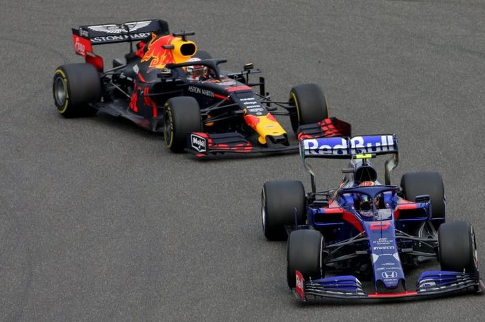 Dua mitra Honda pada F1 musim ini, Red Bull (Belakang) dan Toro Rosso (Depan)