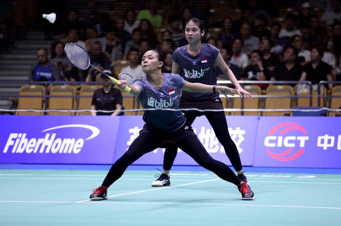 Pasangan ganda putri Indonesia, Della Destiara Haris/Rizki Amelia Pradipta, saat bertanding di babak kedua Kejuaraan Asia 2019.