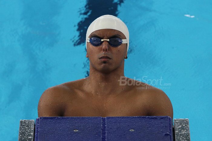 Perenang asal Bali, I Gede Siman Sudartawa  saat turun di nomor 50 meter gaya punggung pada Festival Akuatik Indonesia 2019 di Aquatic Center, Gelora Bung Karno, Jakarta, Kamis (25/4/2019).