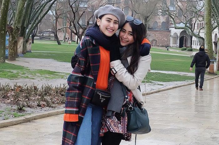 Melihat penampilan seksi Assyifa Nuraini adik Ayu Ting Ting saat liburan