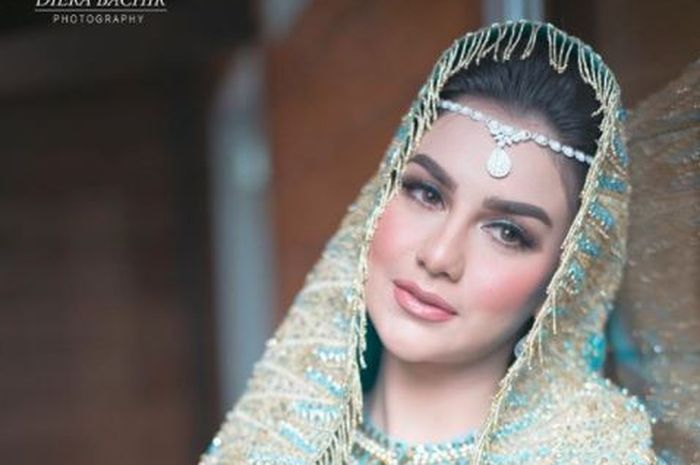 Riasan Irish Bella di hari pernikahannya