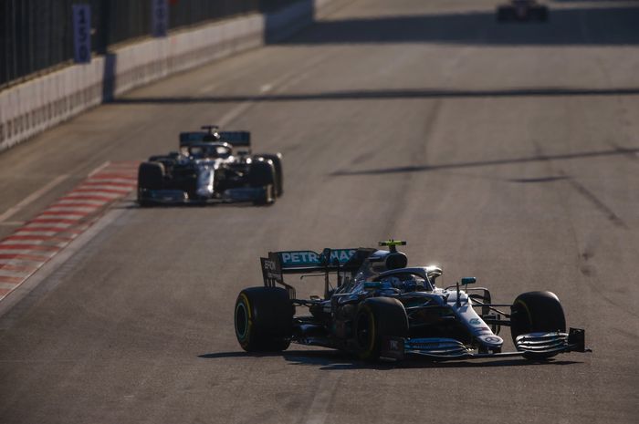 Dua pembalap Mercedes, Valtteri Bottas dan Lewis Hamilton, menyelesaikan GP Azerbaijan di posisi pertama dan kedua pada Minggu (28/4/2019).