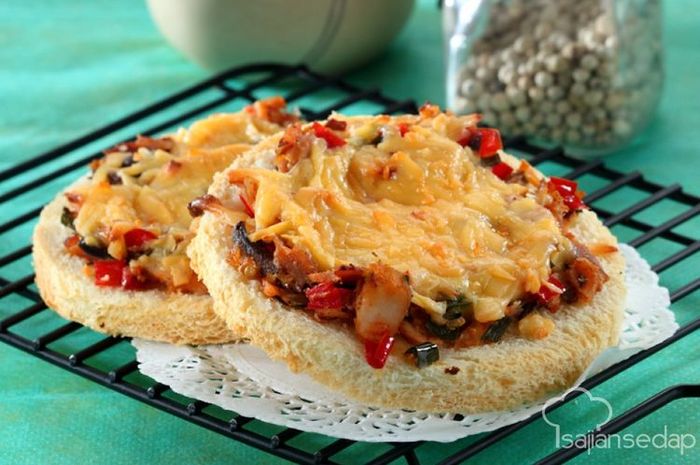 Si Kecil Susah Makan? Yuk, Coba Buat Roti Pizza Tuna Cabai yang Kaya