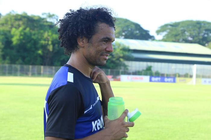 Pemain asing klub Myanmar, Hedipo Gustavo yang pada 2016 sempat membela Persela Lamongan.