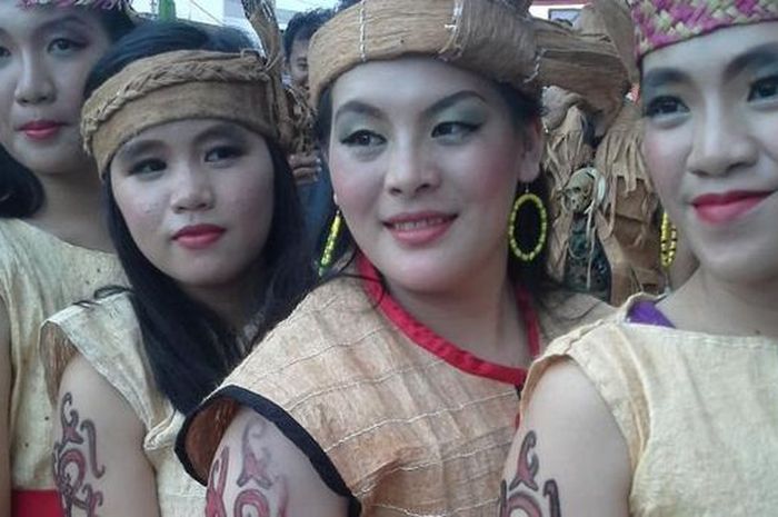 Miliki Tato  Bertuliskan British Airways Lelaki Dayak Ini 