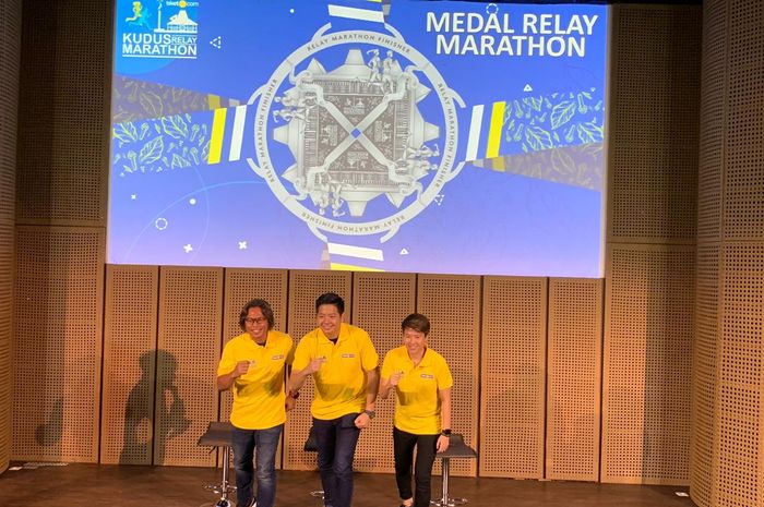 director Tiket.com Kudus Relay Marathon 2019, Didit, Chief Marketing Officer Tiket.com, Gaery Undarsa, dan mantan pebulu tangkis Indonesia, Liliyana Natsir, di Jakarta, Kamis (2/5/2019).