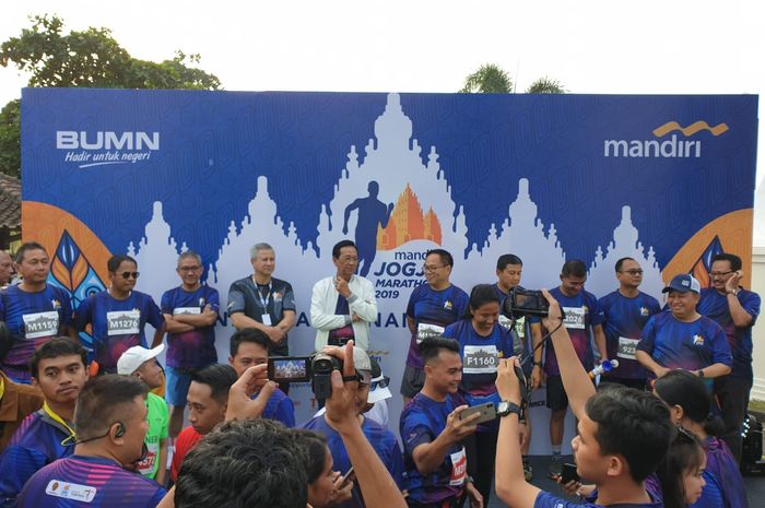 Sri Sultan Hamengkubuwono X menghadiri acara Mandiri Jogja Marathon 2019.