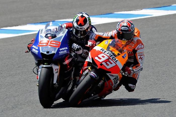 Marc Marquez dan Jorge Lorenzo berduel pada MotoGP Spanyol 2013 di Sirkuit Jerez.