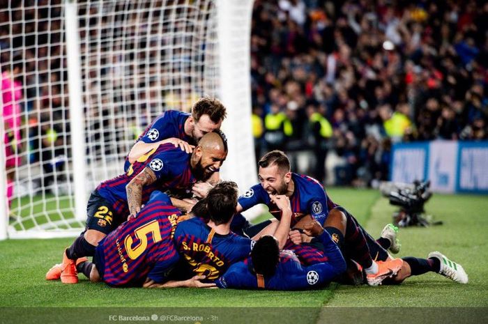 Para pemain Barcelona, merayakan gol Lionel Messi, dalam laga kontra Liverpool pada leg pertama semifinal Liga Champions, Rabu (1/5/2019) di Camp Nou.