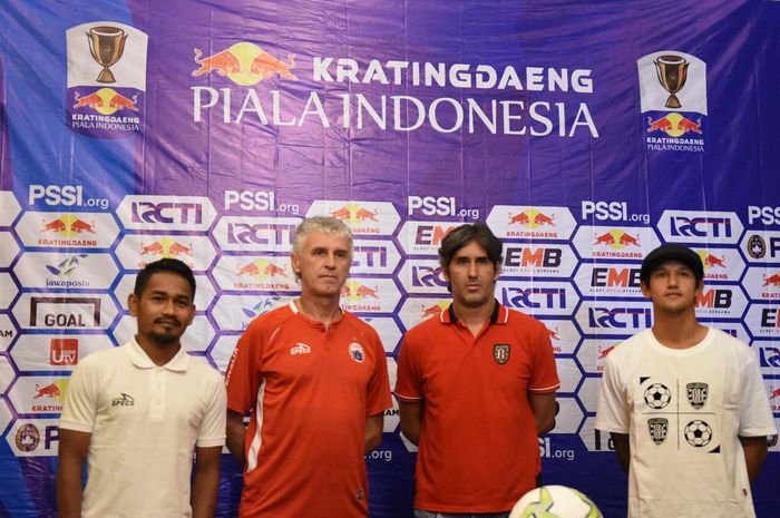 Tim Persija Jakarta dan Bali United foto bersama