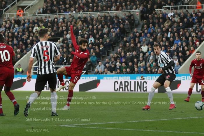 Winger Liverpool, Mohamed  Salah, mencetak gol dalam laga pekan ke-37 Liga Inggris melawan Newcastle United di St James' Park, 4 Mei 2019. 