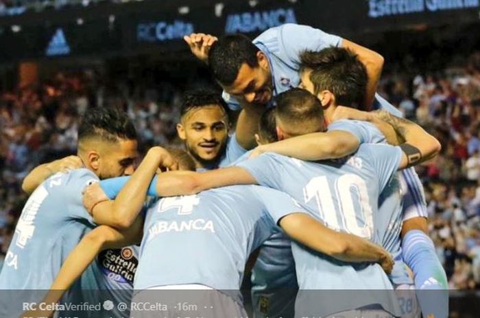 Para pemain Celta Vigo merayakan gol dalam laga pekan ke-36 Liga Spanyol kontra Barcelona di Stadion Abanca-Balaidos, 4 Mei 2019.